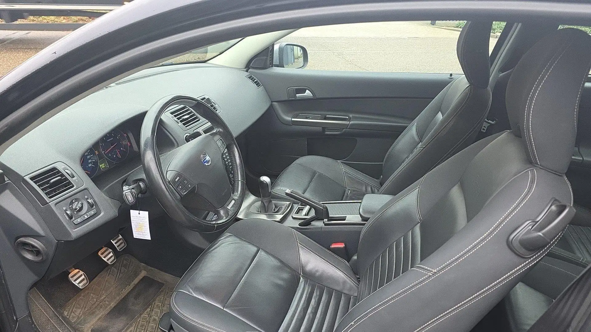 Volvo C30 1.6 R-Edition | VAN 1e EIGENAAR | YOUNGTIMER | Black - 2