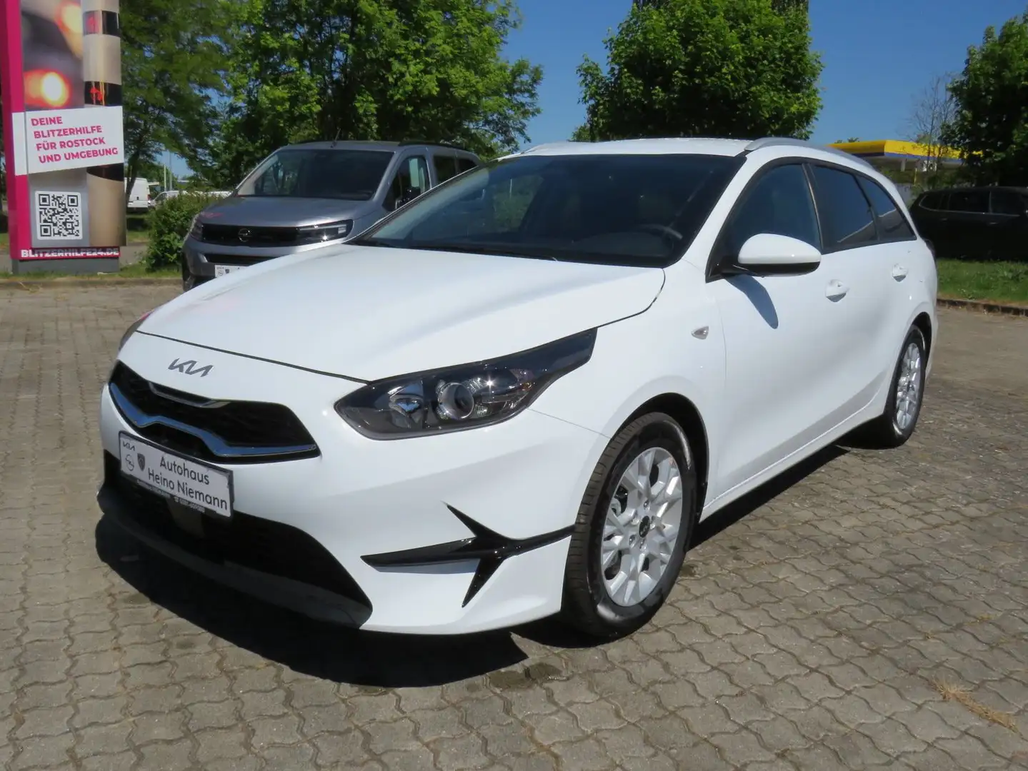 Kia Ceed SW / cee'd SW 1.5T-GDI DCT *NAV*RFK*SH*KLIMA*DAB*LRheizg*LM* Weiß - 1