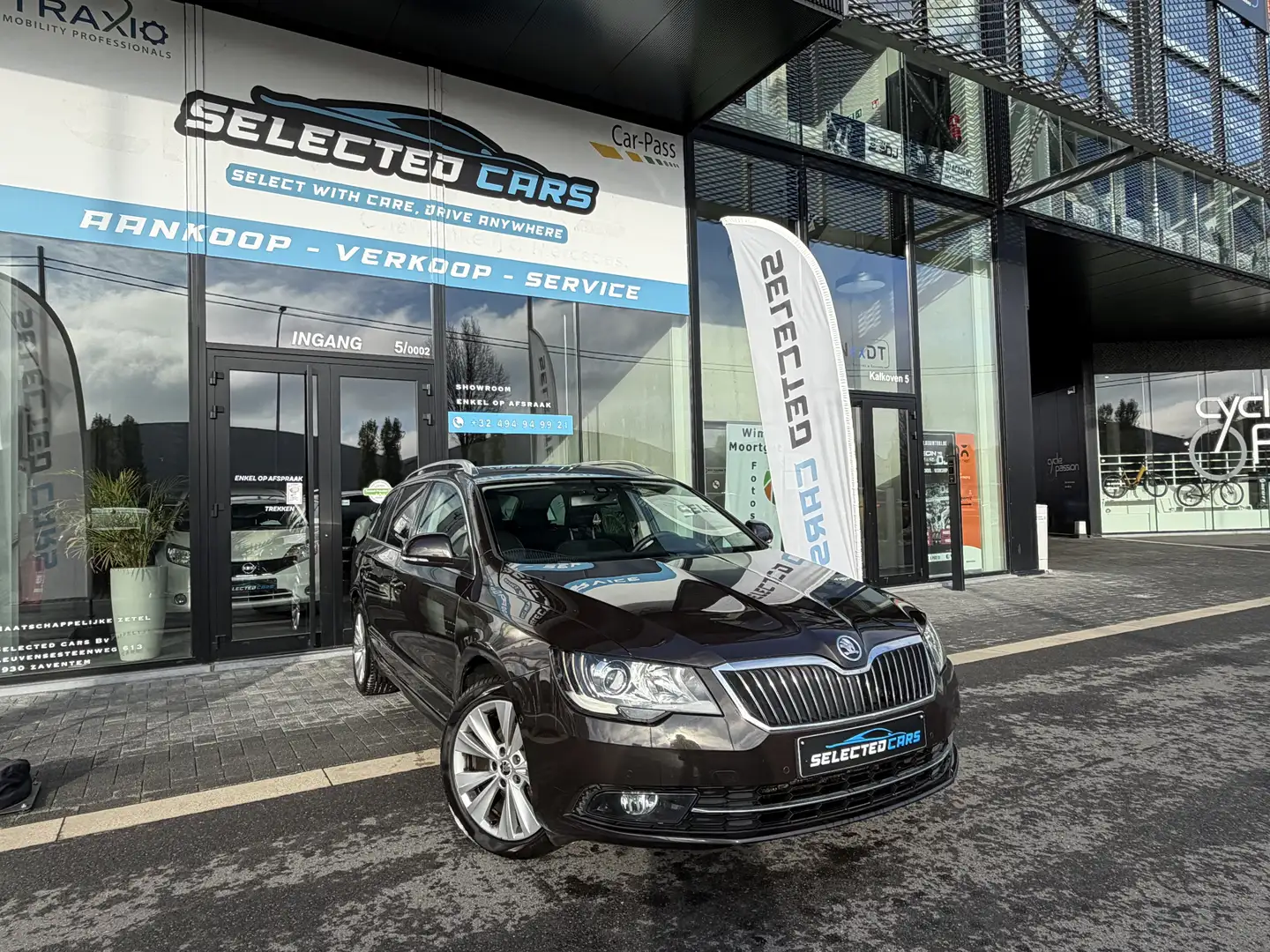 Skoda Superb 1.6 TDI Combi Elegance Zwart - 1