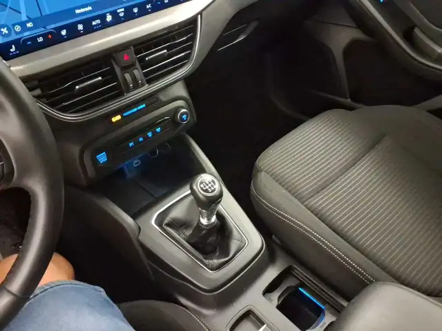 Ford Focus view 11