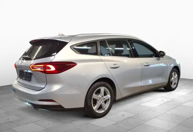 Ford Focus view 4