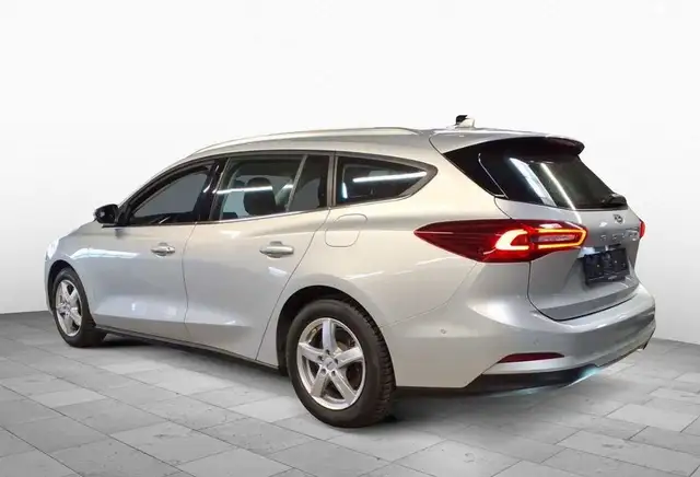 Ford Focus view 3