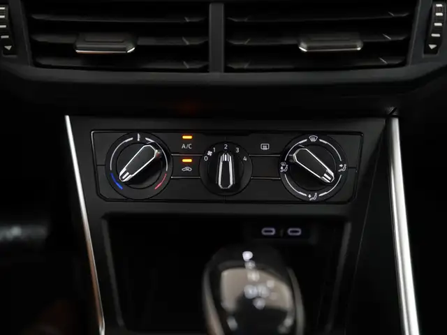 Volkswagen Polo view 11