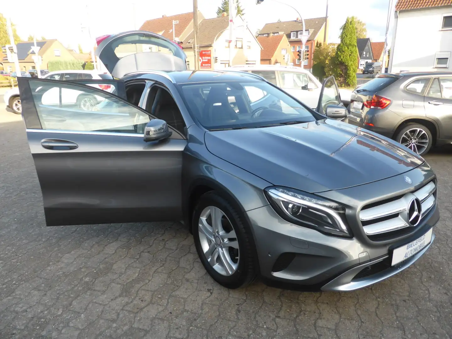 Mercedes-Benz GLA 200 GLA 200 CDI/d DPF 7G-Tronic (156) Urban AHK/Navi/R Grau - 1