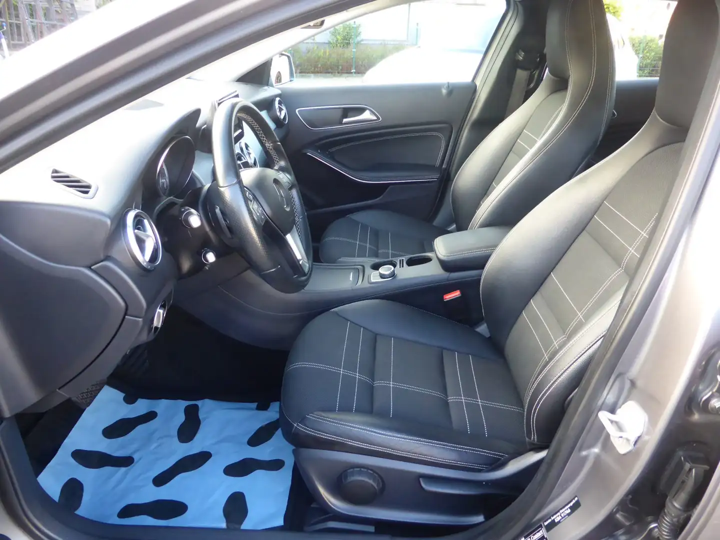 Mercedes-Benz GLA 200 GLA 200 CDI/d DPF 7G-Tronic (156) Urban AHK/Navi/R Grau - 2