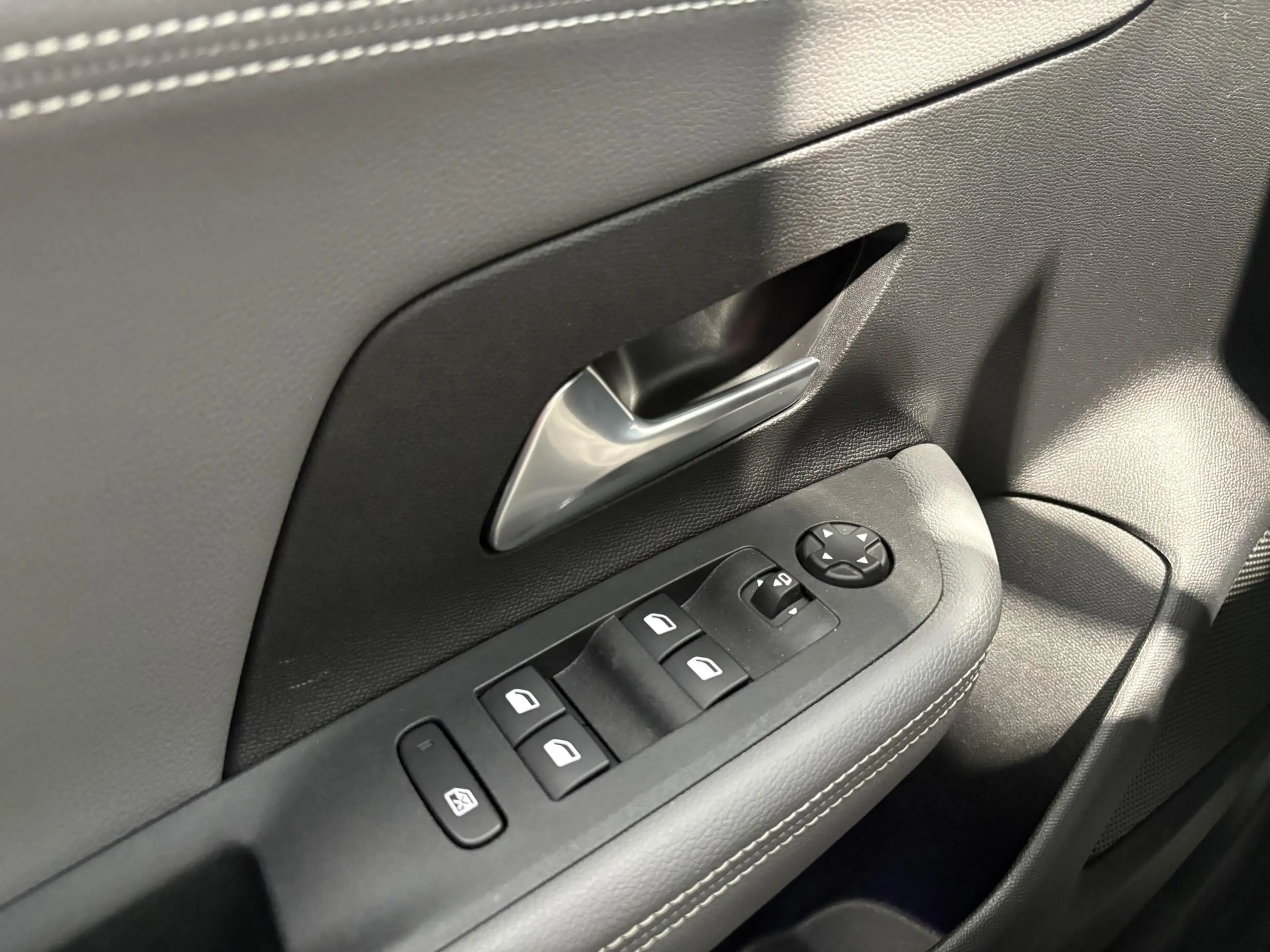 Opel Mokka-E Elegance 50-kWh 11kw bl. . — photo 13