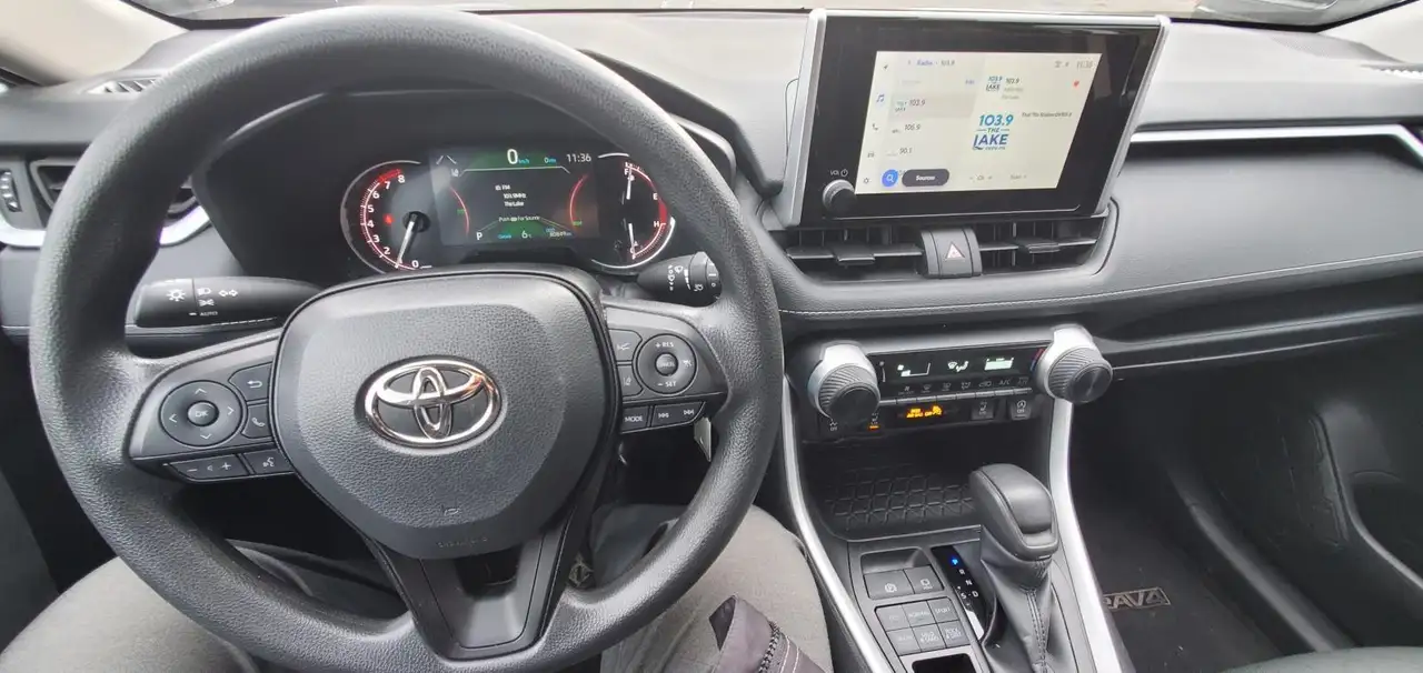 Toyota RAV 4 снимка Toyota RAV 4