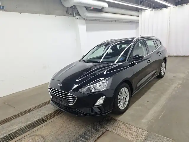 Ford Focus Turnier Titanium NAV LED TEMP APPLINK PDC WINTER