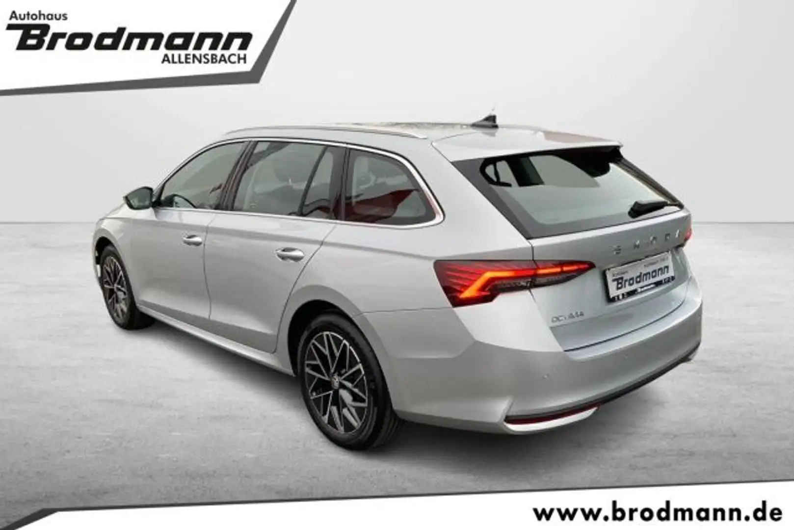 Skoda Octavia Combi 1.5 eTSI DSG Selection AHK-Navi-RFK- Silber - 2