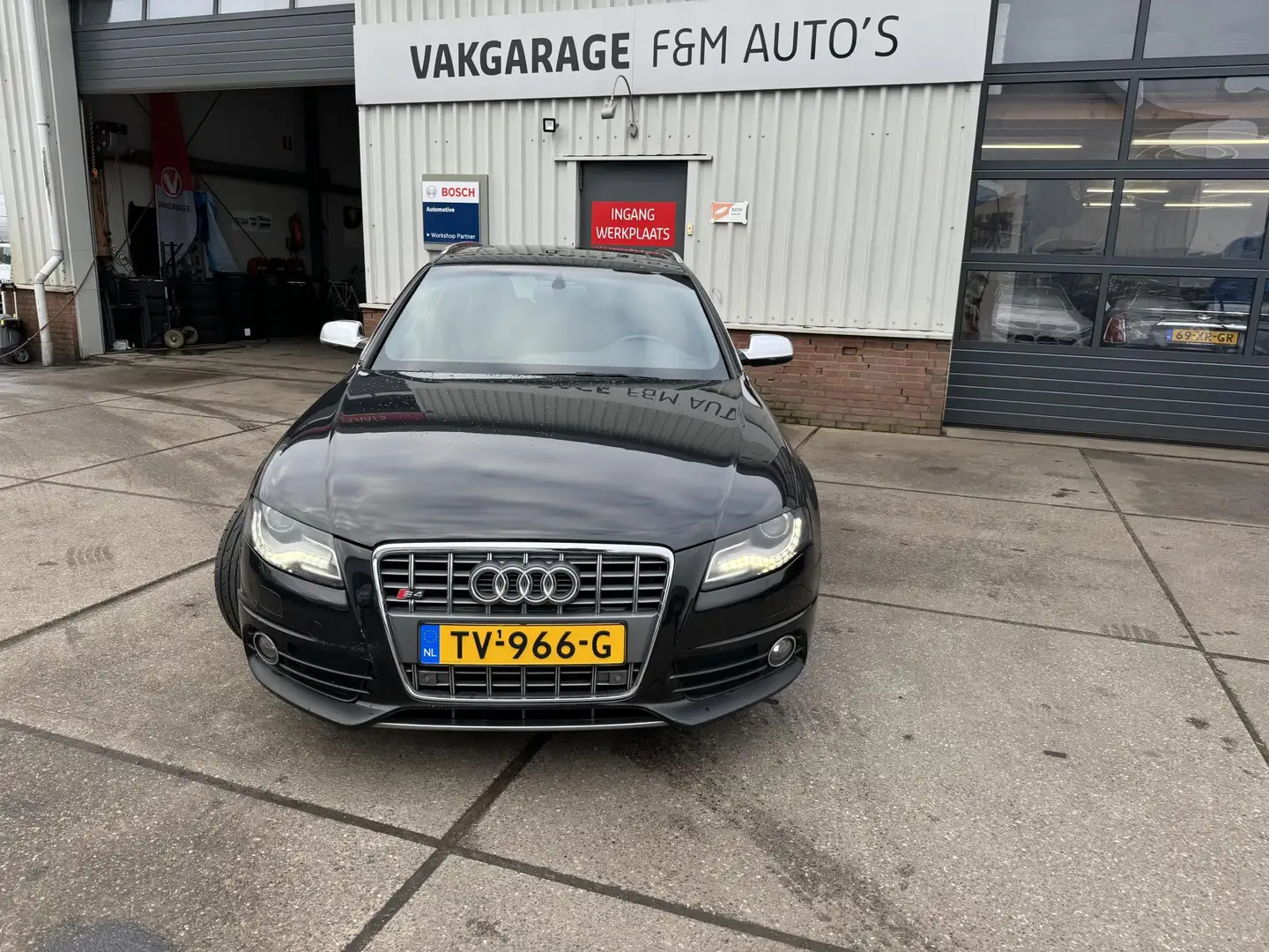 Audi A4 Avant 3.0 TFSI S4 quattro Pro Line Zwart - 2