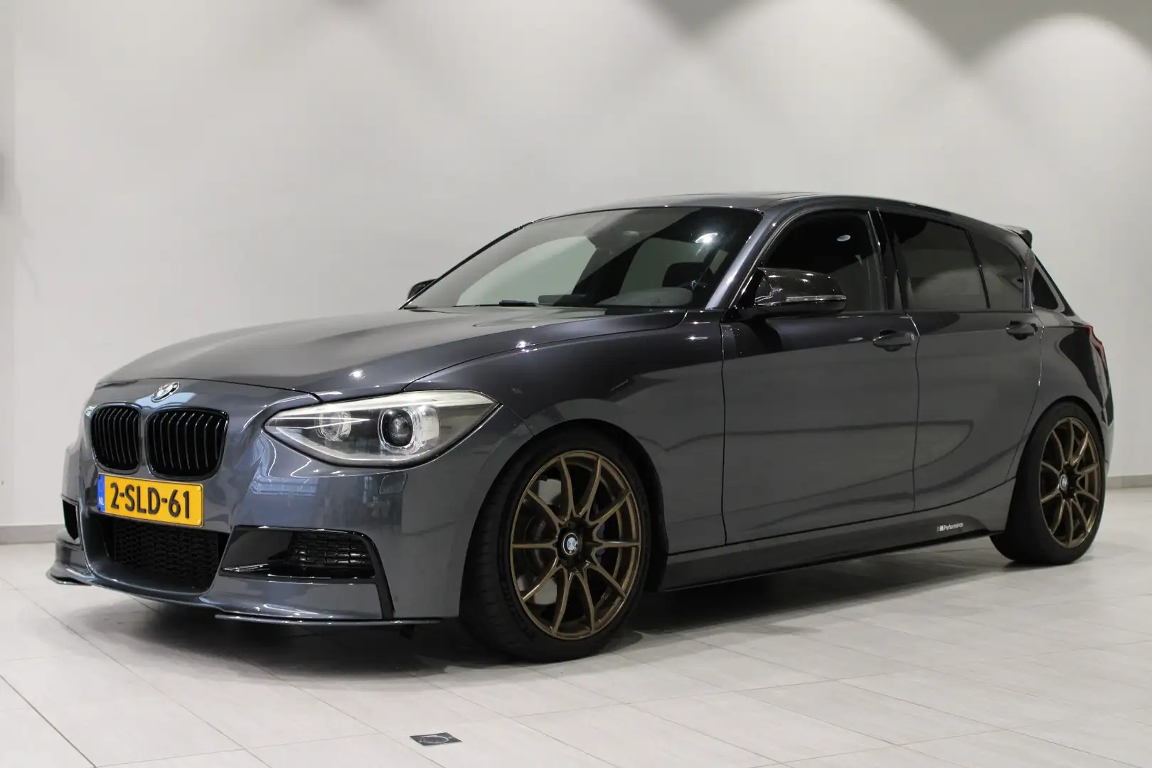 BMW 135 M135i RWD High Executive Grijs - 1