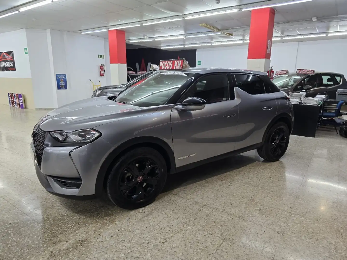 DS Automobiles DS 3 Crossback BlueHDi Performance Line + 130 Aut. Gris - 2