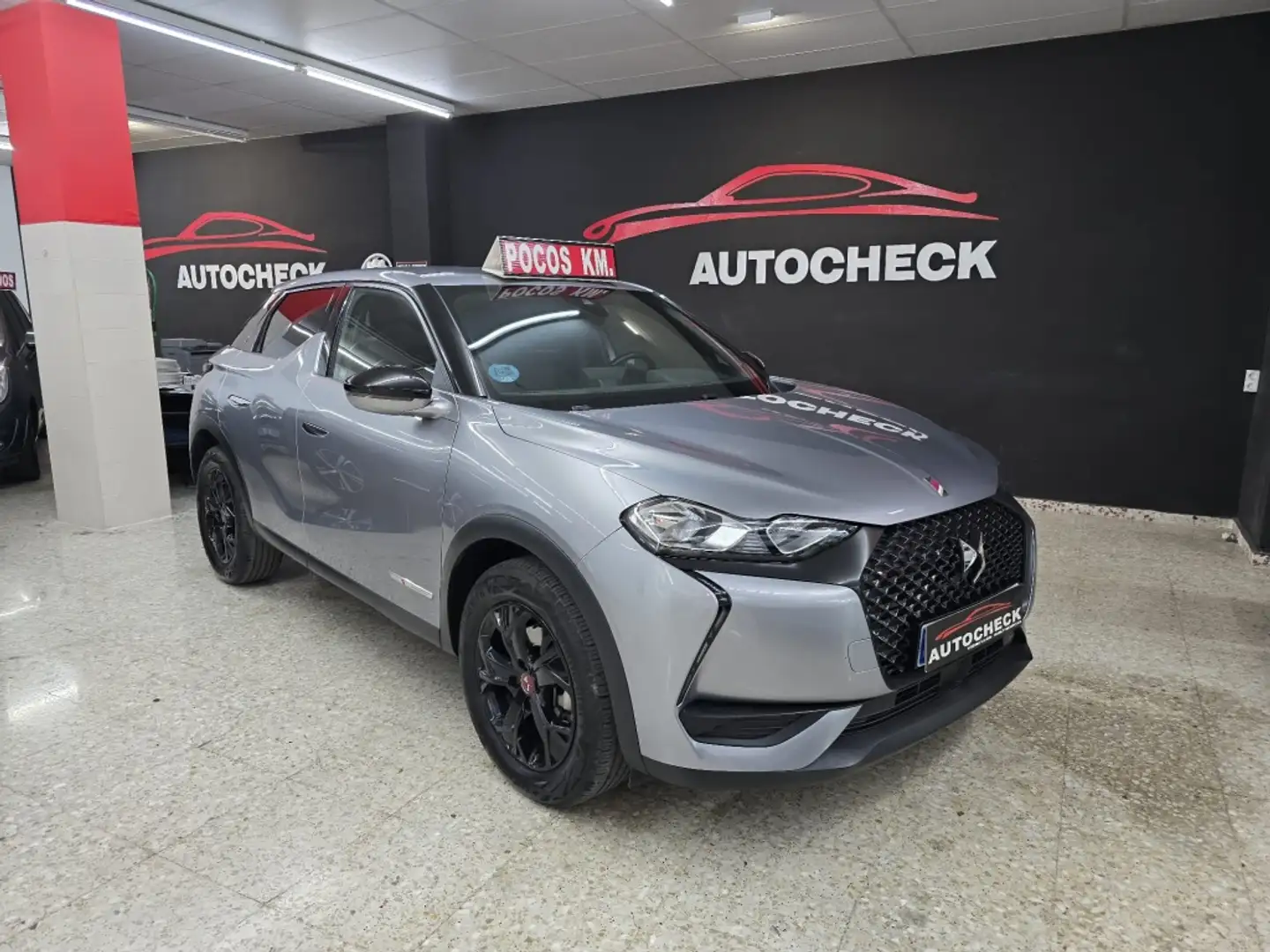 DS Automobiles DS 3 Crossback BlueHDi Performance Line + 130 Aut. Gris - 1