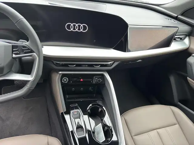 Audi Q5 view 12