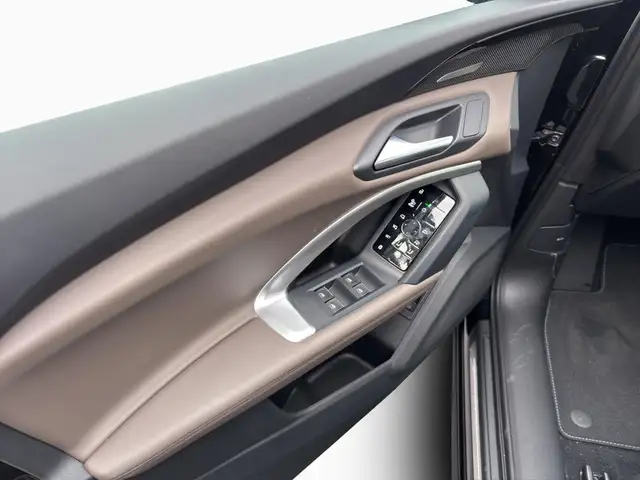 Audi Q5 view 14