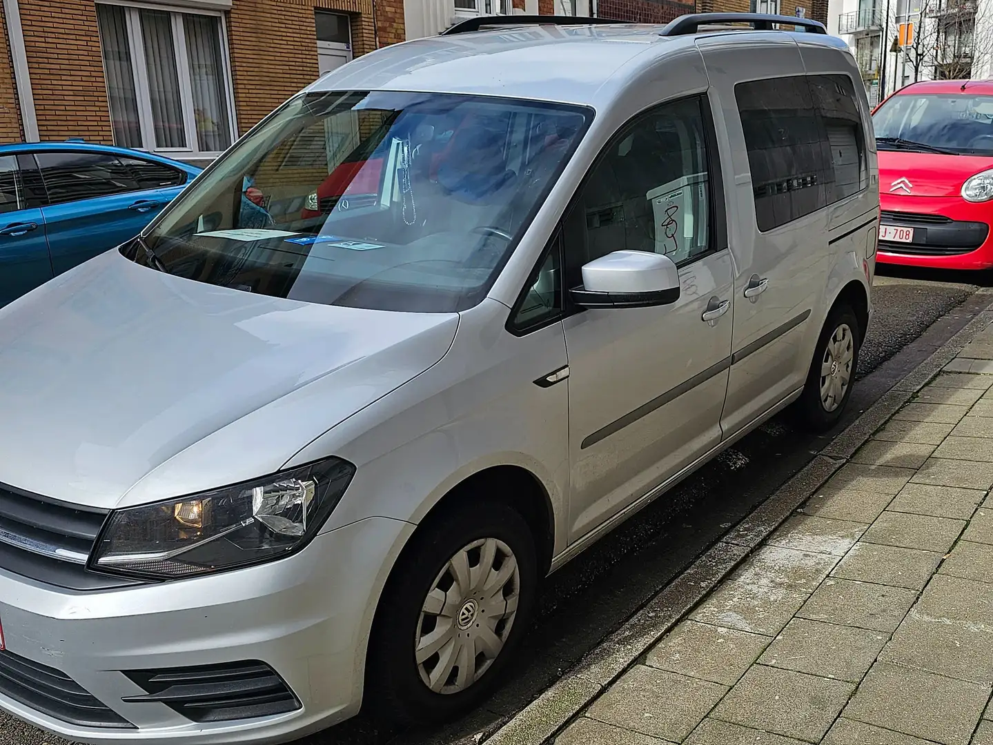 Volkswagen Caddy 2.0 TDi SCR Conceptline Gris - 1