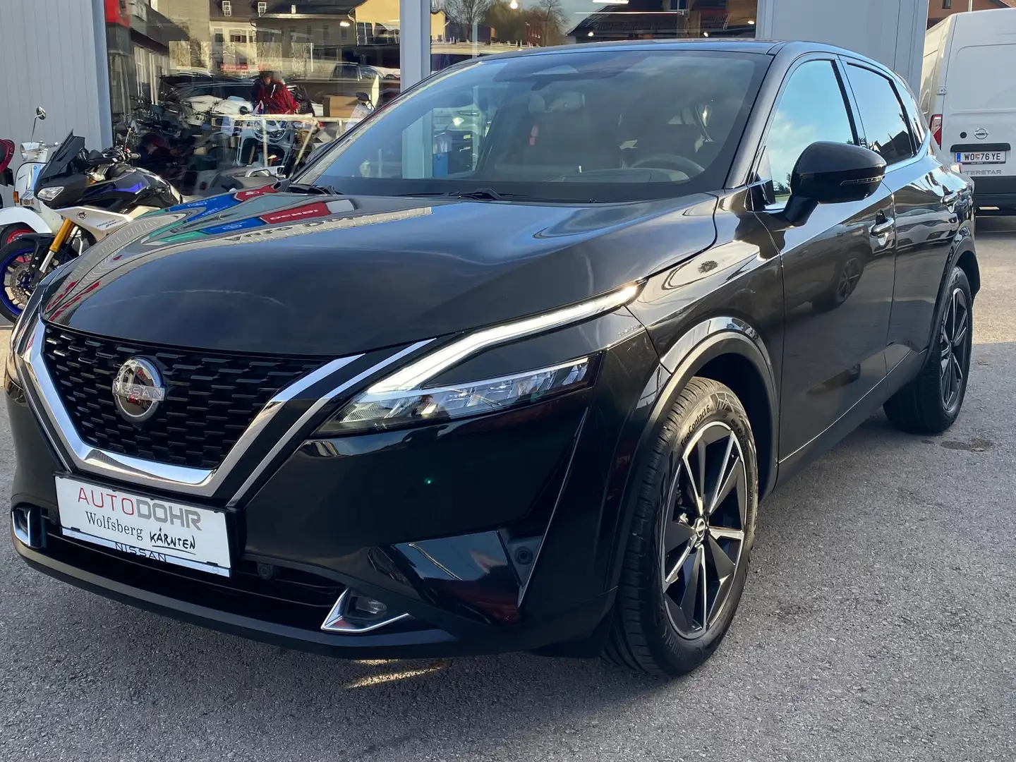 Nissan Qashqai Qashqai 1,3 DIG-T MHEV 4x4 Tekna Aut. Noir - 2