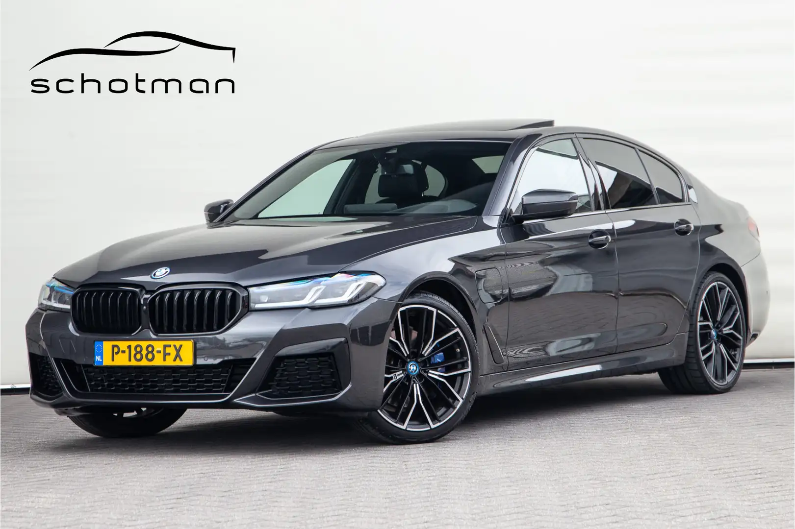 BMW 530 5-serie 530e M-Sportpakket, Pano, Laser-Light, Pan Grijs - 1