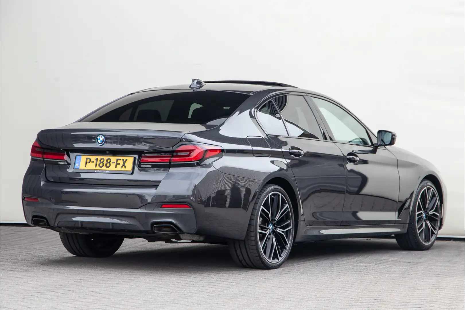 BMW 530 5-serie 530e M-Sportpakket, Pano, Laser-Light, Pan Grijs - 2