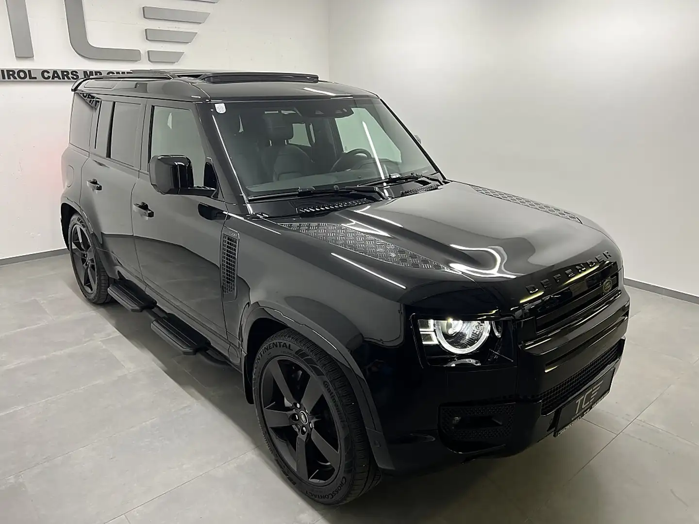 Land Rover Defender 110 P300e PHEV AWD X-Dynamic HSE Aut. 22", ALL ... Schwarz - 2