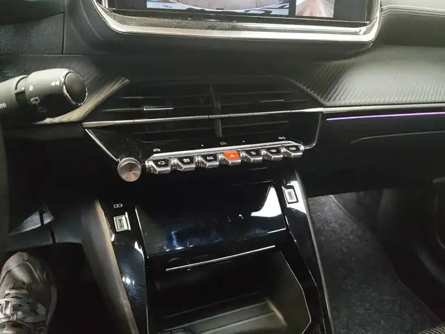 Peugeot 208 view 20