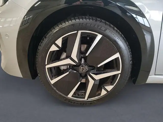 Peugeot 208 view 9
