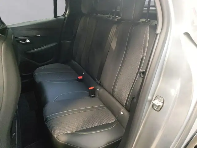 Peugeot 208 view 13