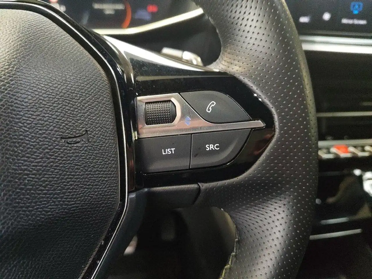 Peugeot 208 1.2 hybrid GT 136cv e-dcs 6 17
