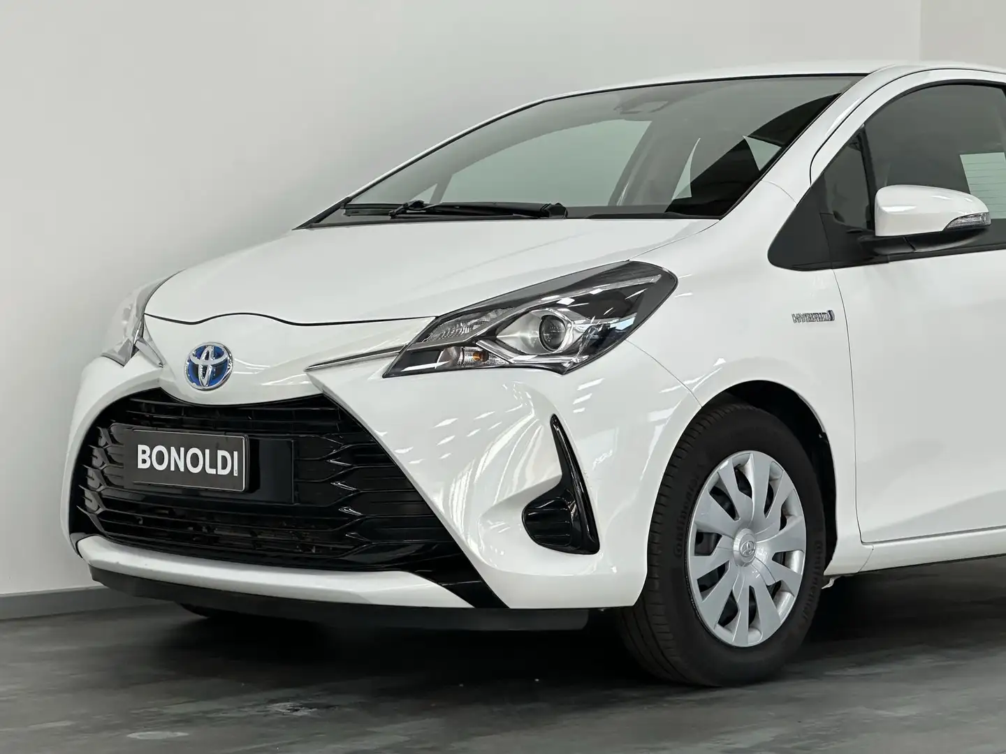 Toyota Yaris 1.5 Hybrid 5 porte Cool Wit - 2