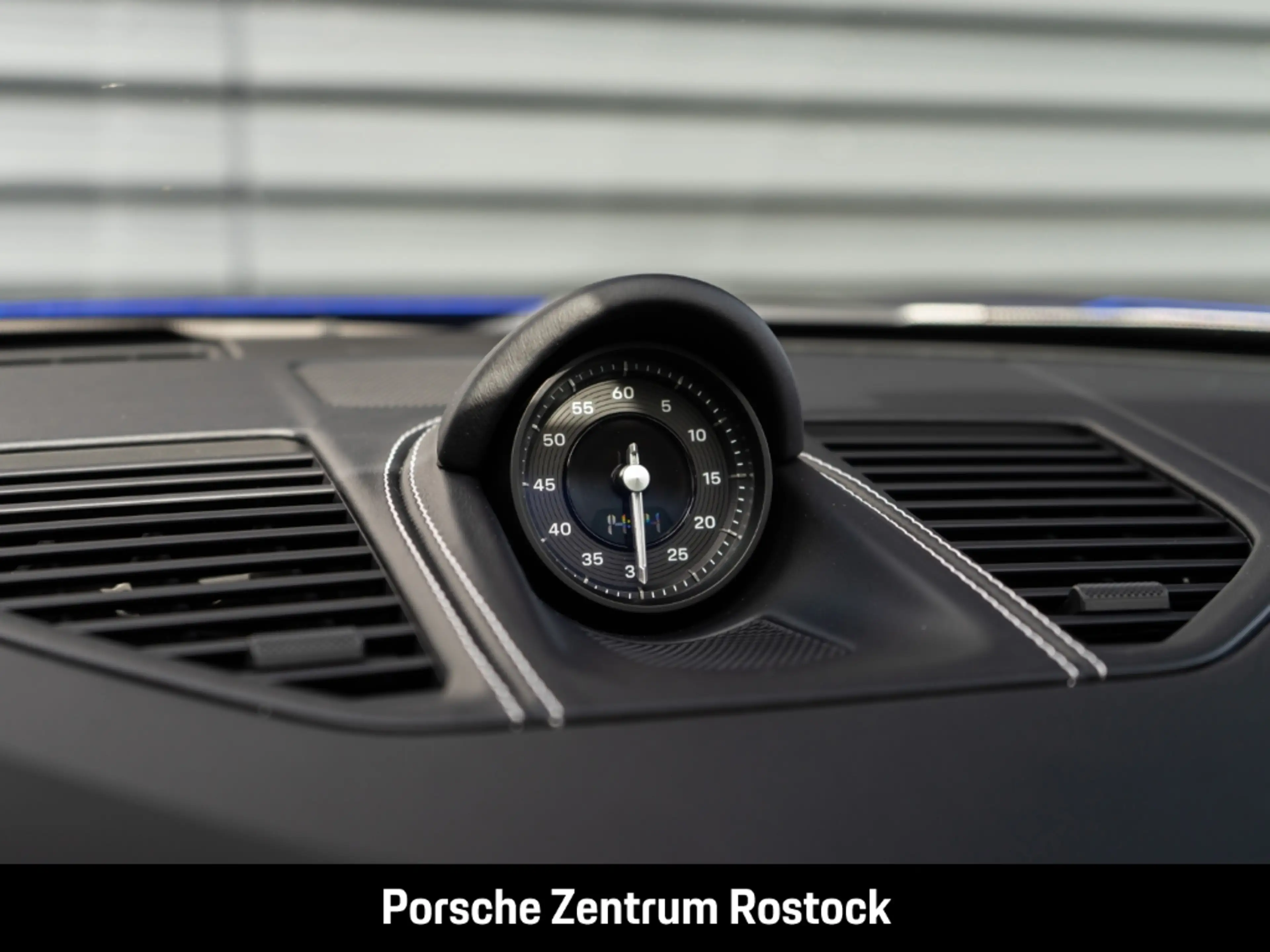 Porsche 992 -2 (911) Carrera GTS — photo 11
