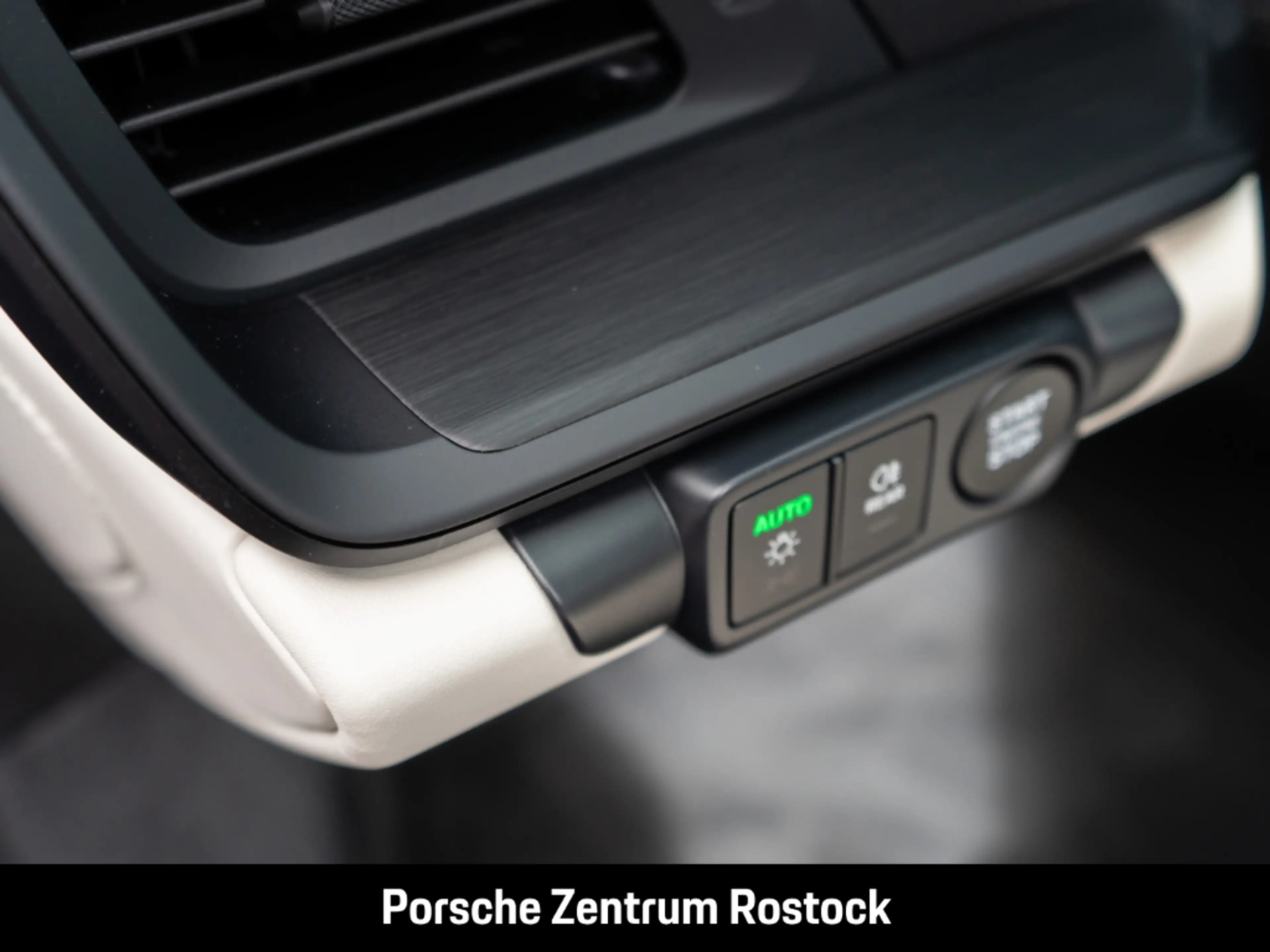 Porsche 992 -2 (911) Carrera GTS — photo 15