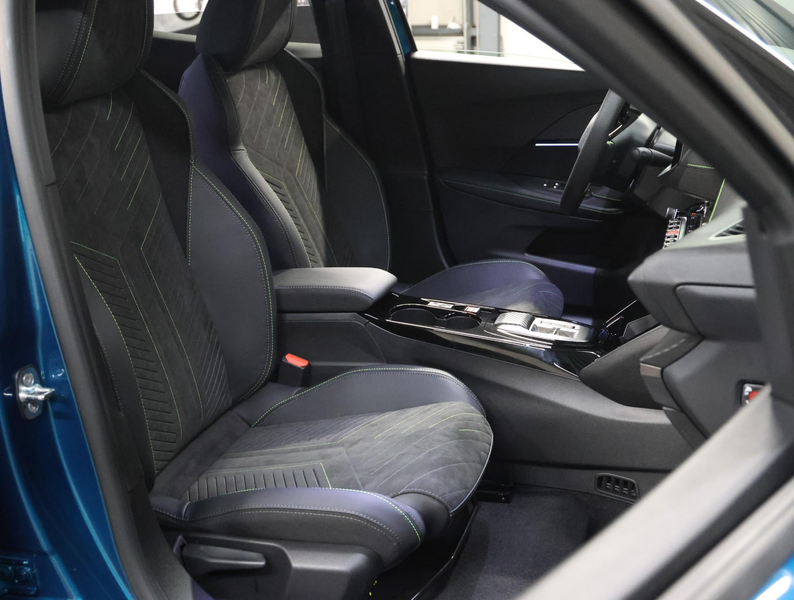 Peugeot e-2008 EV GT Avantage 54 kWh | 1ste eigenaar | AppleCarPl — photo 9