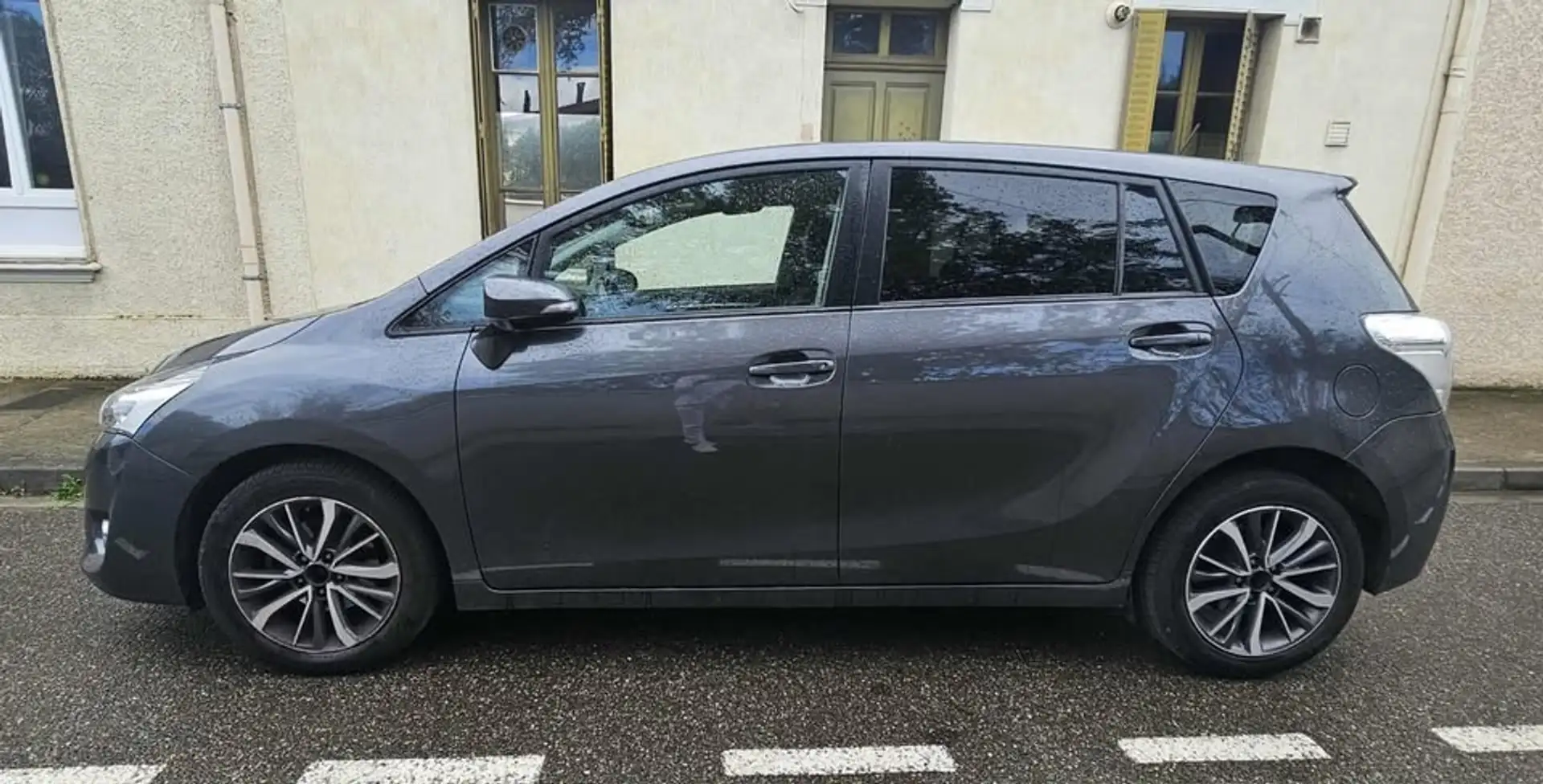 Toyota Verso Verso 147 VVT-i CVT Design - 2