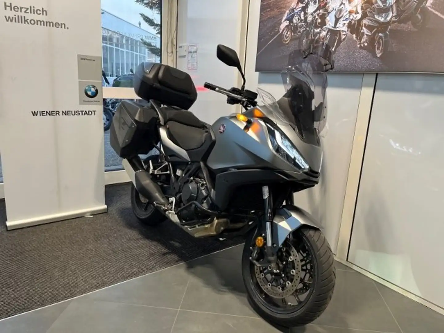 Honda NT 1100 Honda NT1100 Grey - 1