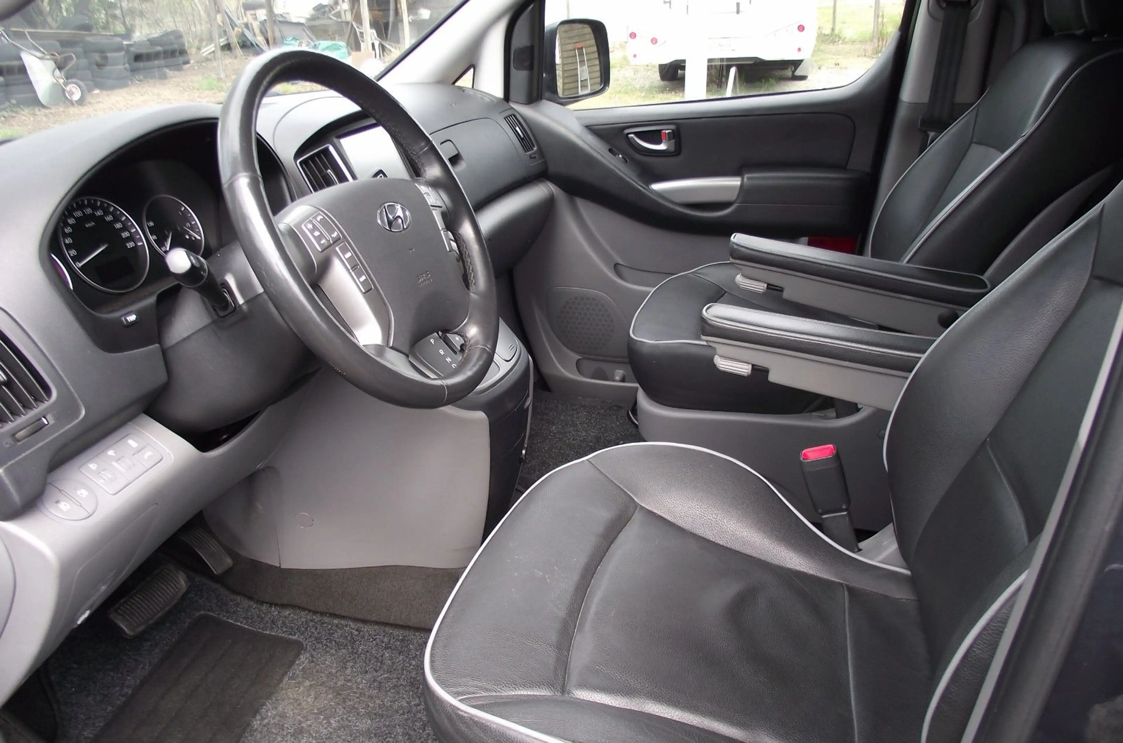 Hyundai H-1 Travel Trend  Automatik , Navi ,Standheizung — photo 6