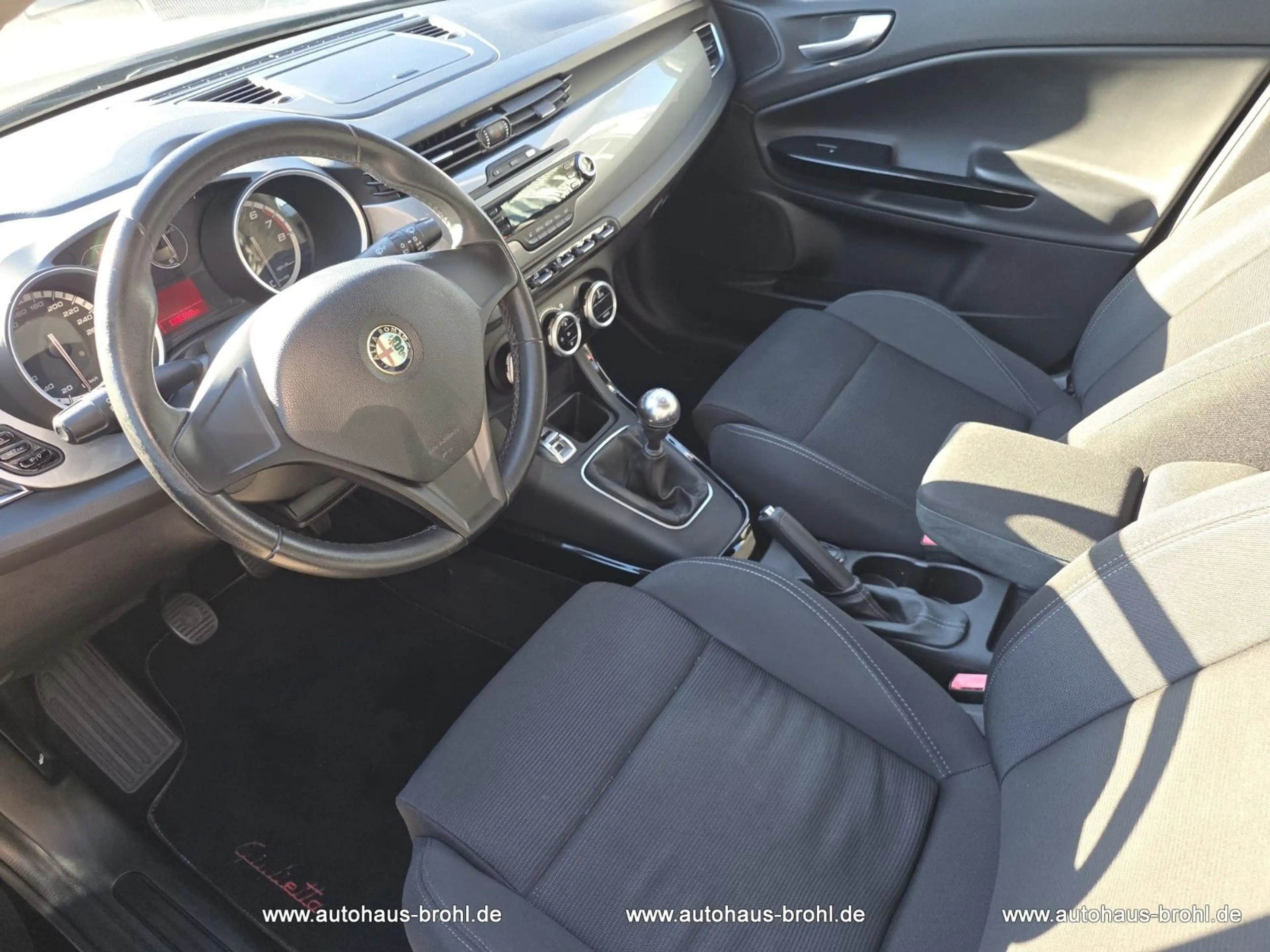 Alfa Romeo Giulietta Turismo 120PS — photo 10