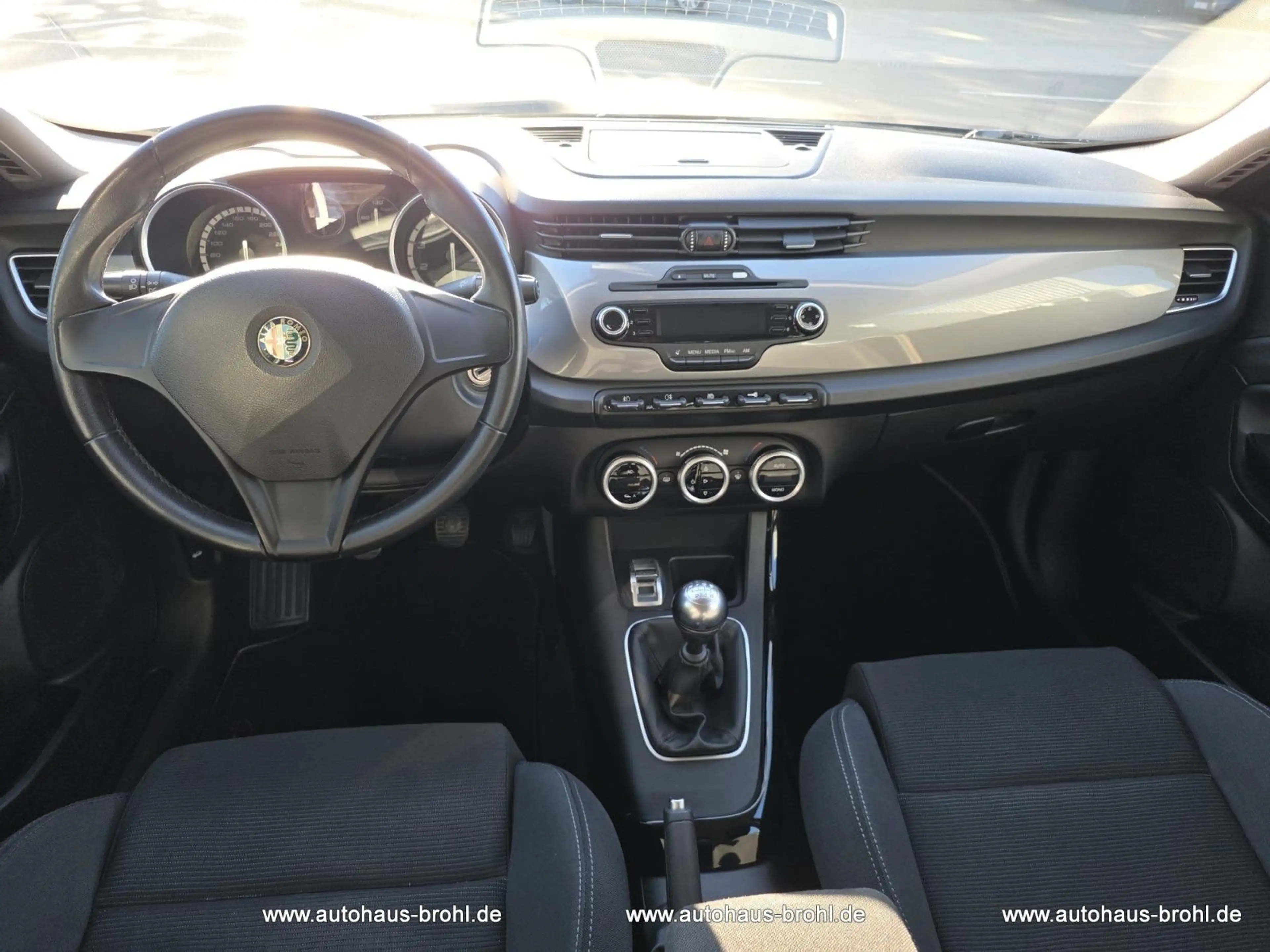 Alfa Romeo Giulietta Turismo 120PS — photo 9