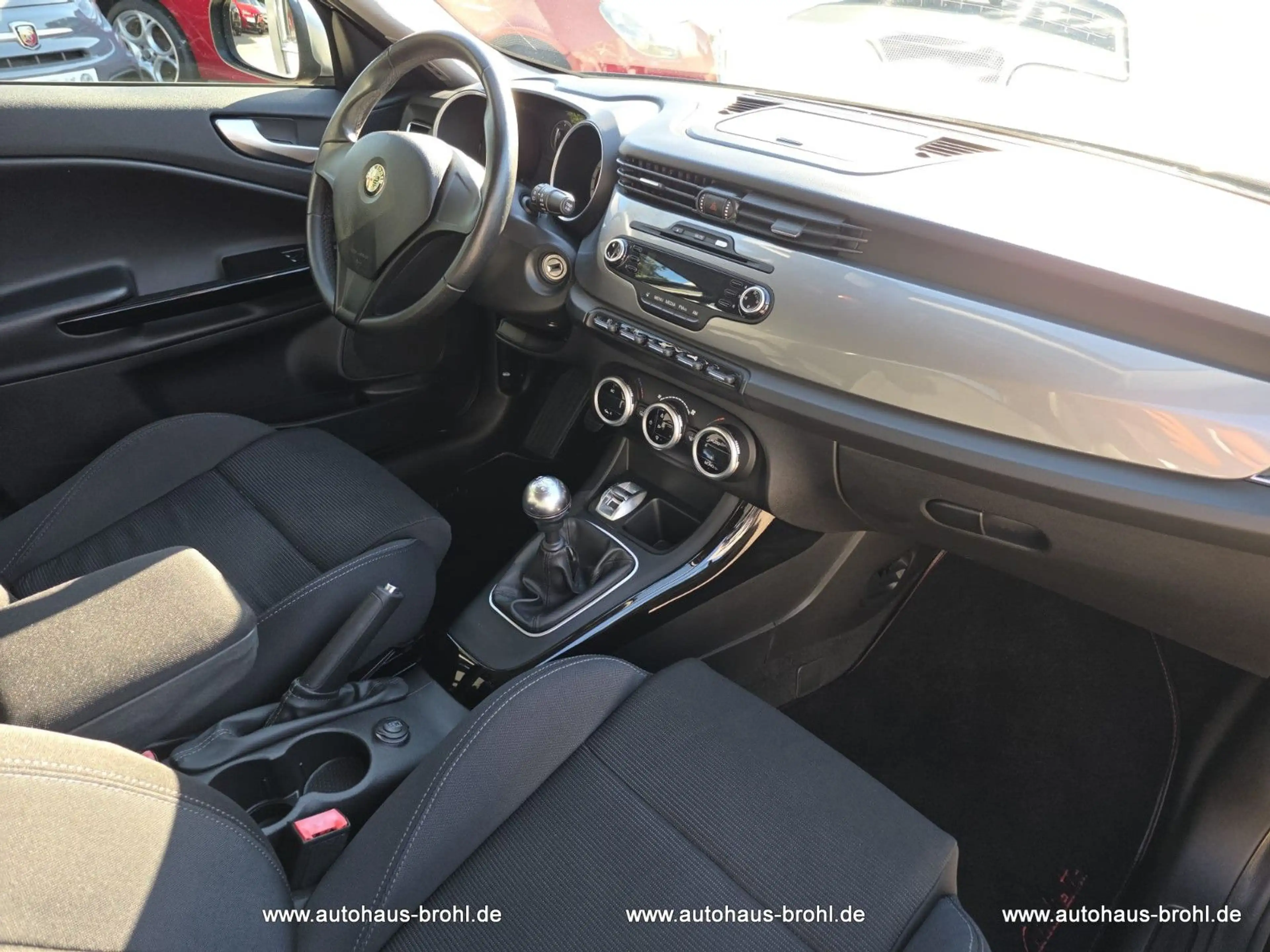 Alfa Romeo Giulietta Turismo 120PS — photo 8