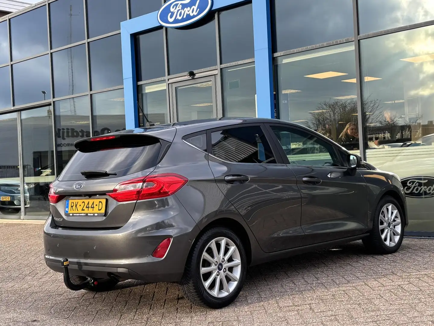 Ford Fiesta 1.0 EcoBoost Titanium 100PK Afn. Trekhaak Adaptiev Grijs - 2
