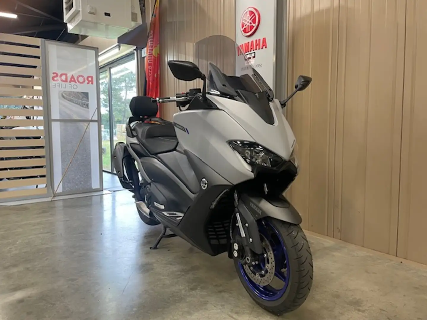 Yamaha TMAX 560 Gris - 1