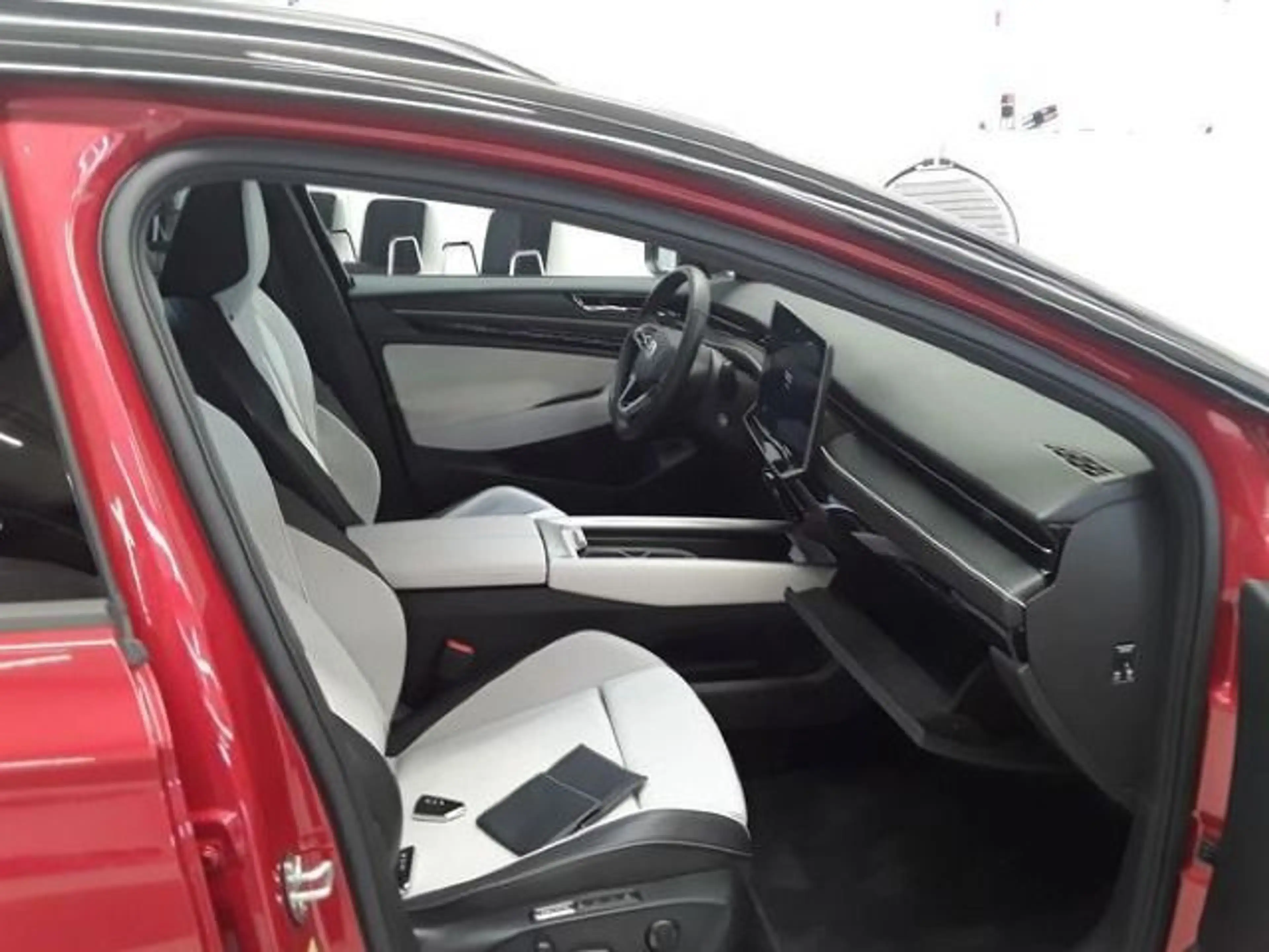 Volkswagen ID.7 Pro S Navi AHK LED-Matrix Pano Kamer — photo 7