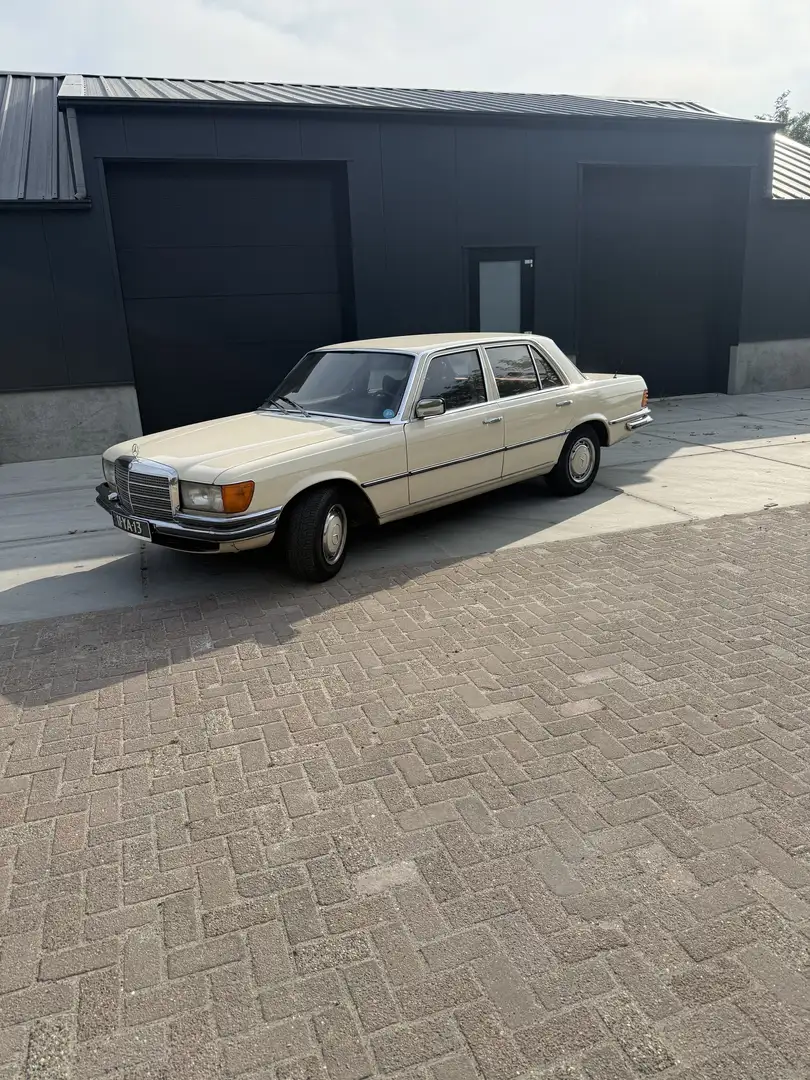 Mercedes-Benz 450 W116 - 1