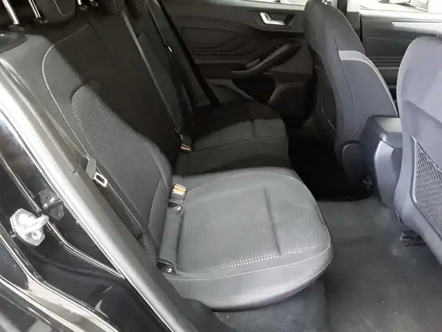 Ford Focus view 14