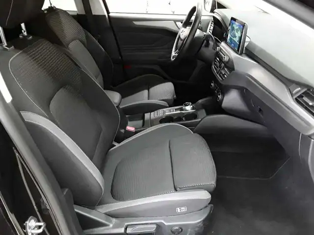 Ford Focus view 8