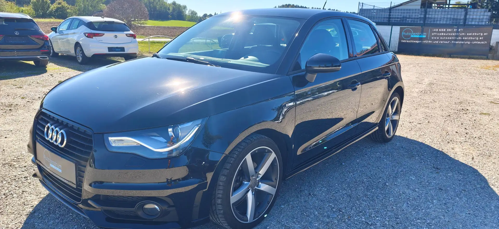 Audi A1 admired*S-LINE*SERVICE/PICKERL NEU*XENON*SITZHEIZUNG*TEMPOMAT Schwarz - 1