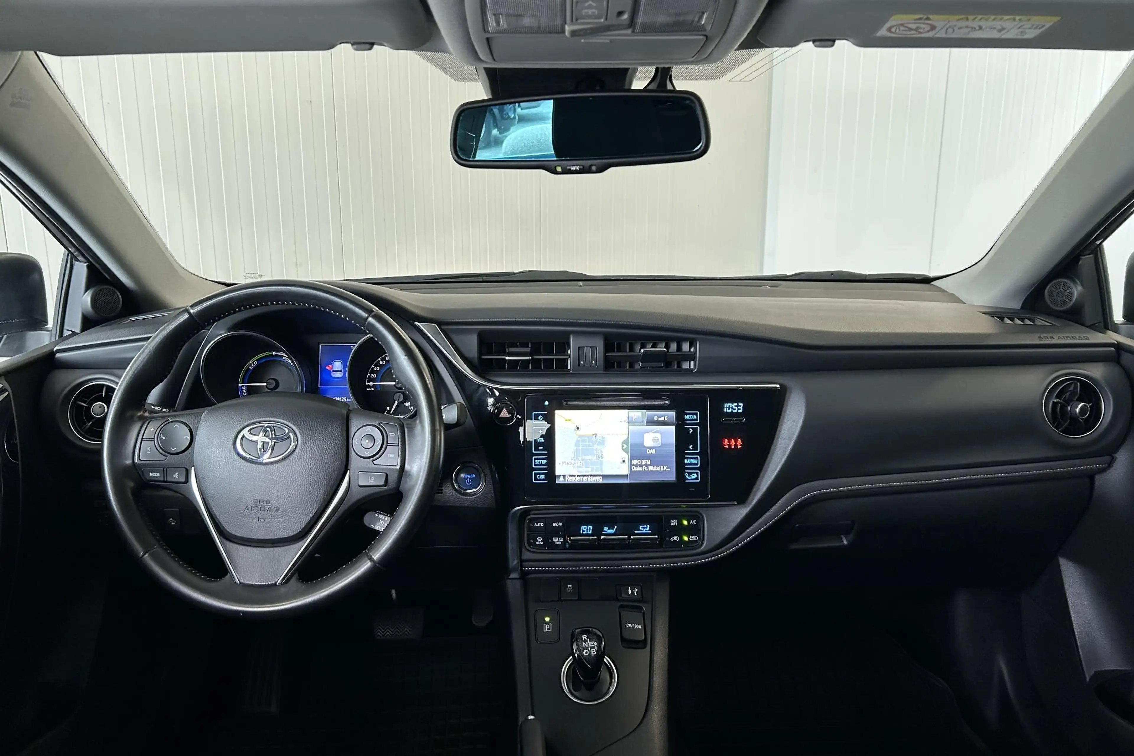 Toyota Auris 1.8 Hybrid Trend — photo 3