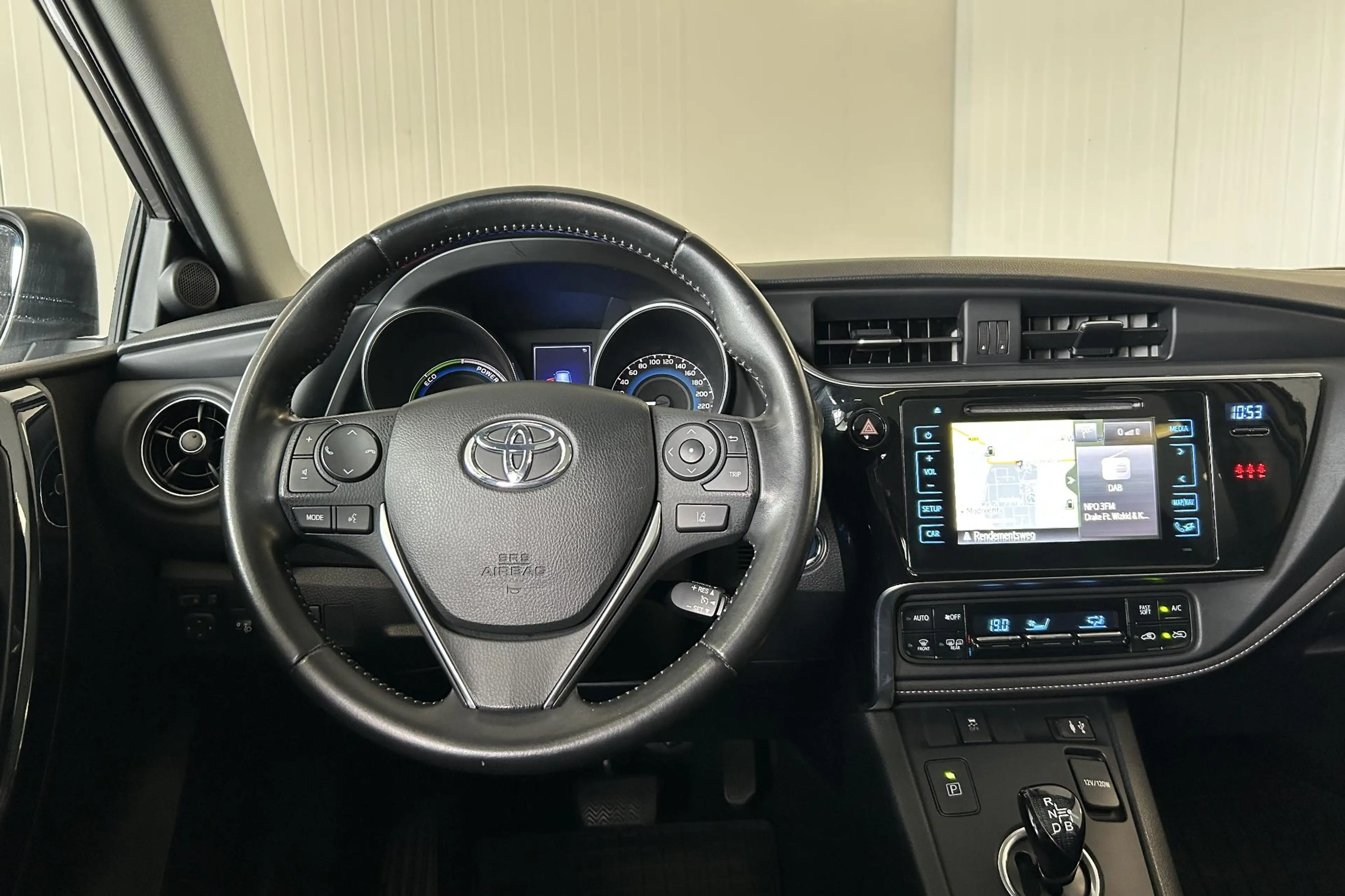 Toyota Auris 1.8 Hybrid Trend — photo 13