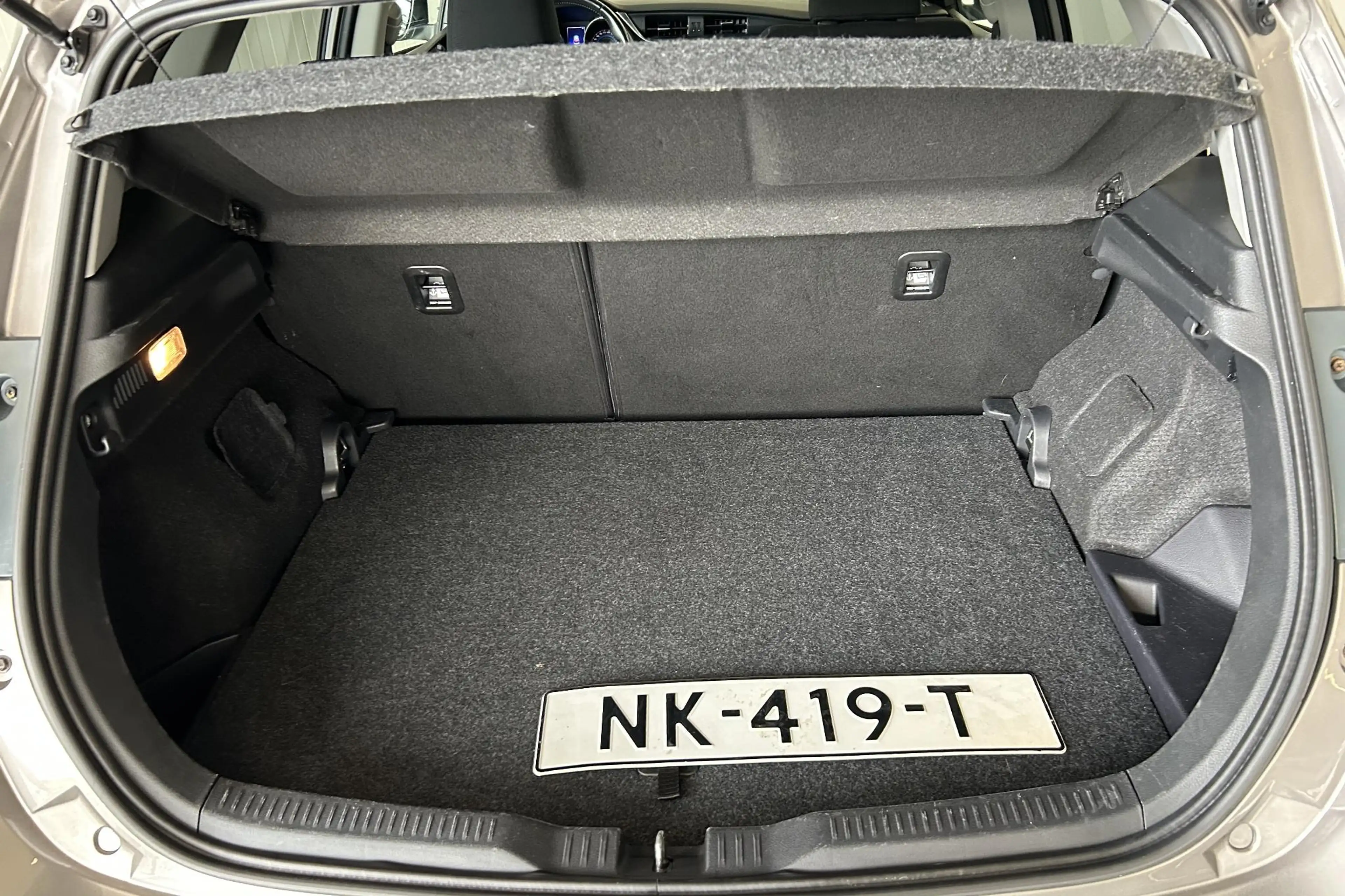 Toyota Auris 1.8 Hybrid Trend — photo 9