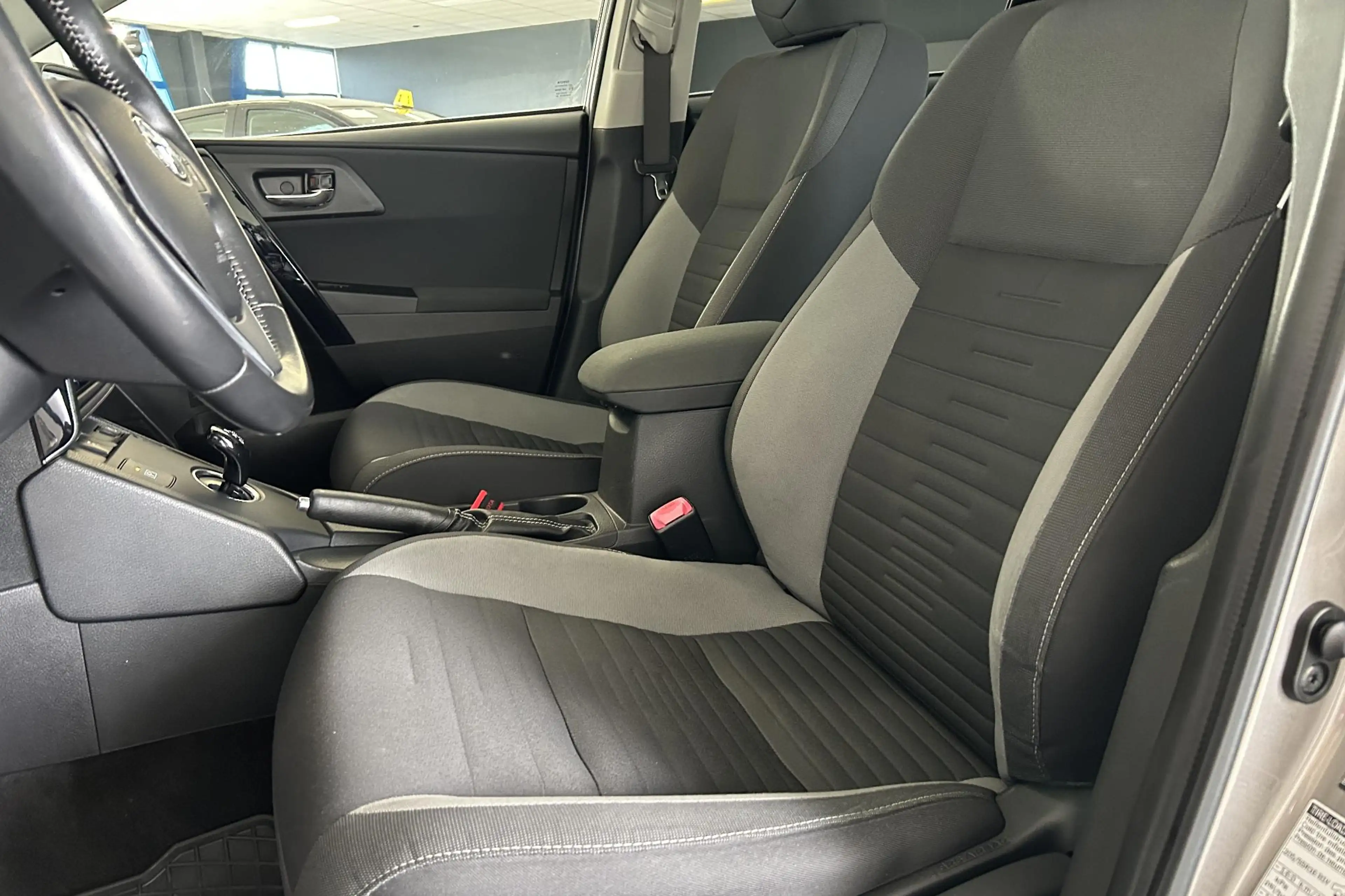 Toyota Auris 1.8 Hybrid Trend — photo 10