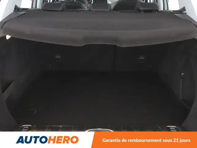 Peugeot 2008 view 17